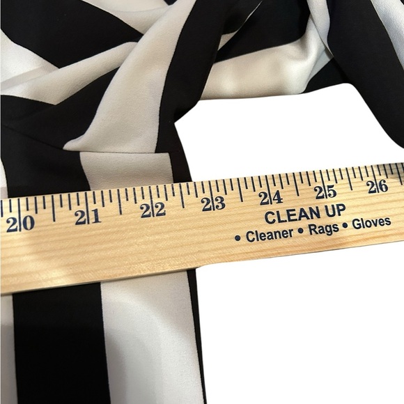 NYGARD Women’s Black & White 3/4 Sleeve Blouse Size‎ Petite Medium - Picture 4 of 5